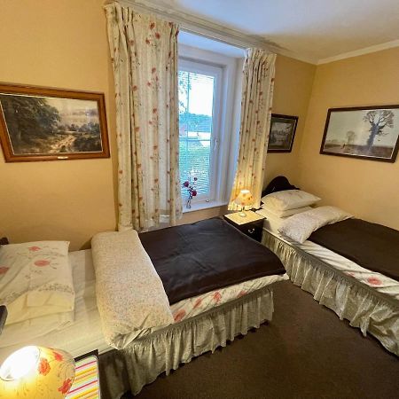 Apsley Villa Guest House. ไซเร็นเซสเตอร์ ภายนอก รูปภาพ