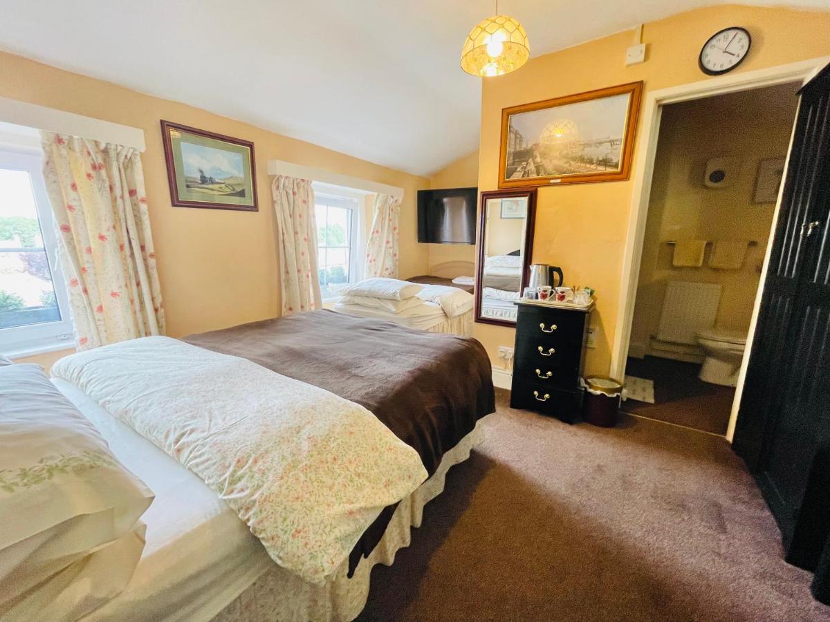 Apsley Villa Guest House. ไซเร็นเซสเตอร์ ภายนอก รูปภาพ