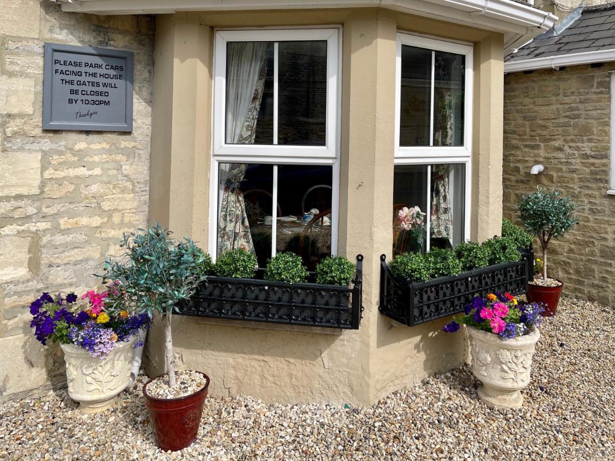 Apsley Villa Guest House. ไซเร็นเซสเตอร์ ภายนอก รูปภาพ