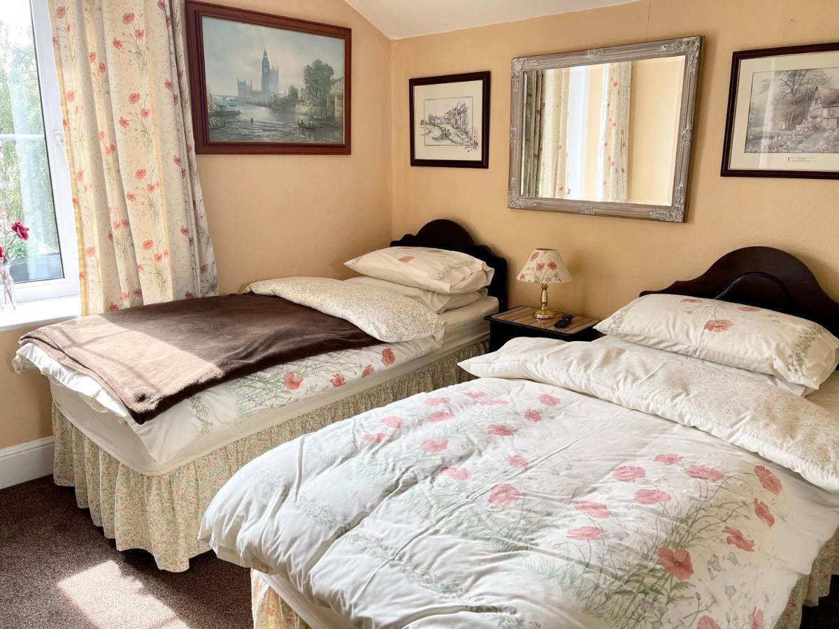 Apsley Villa Guest House. ไซเร็นเซสเตอร์ ภายนอก รูปภาพ